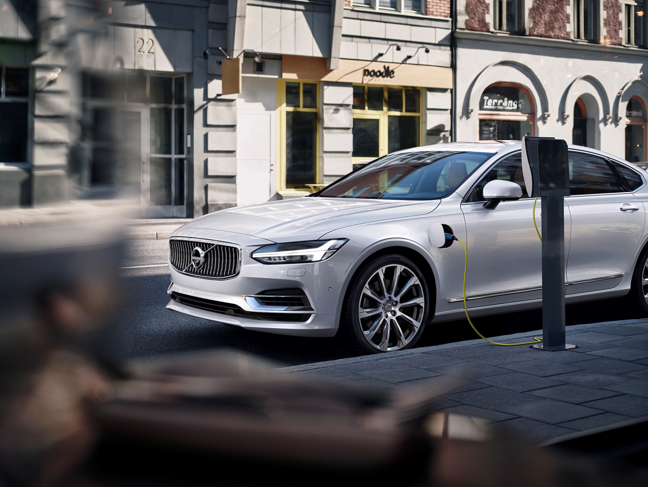 Volvo S90 T8 laden