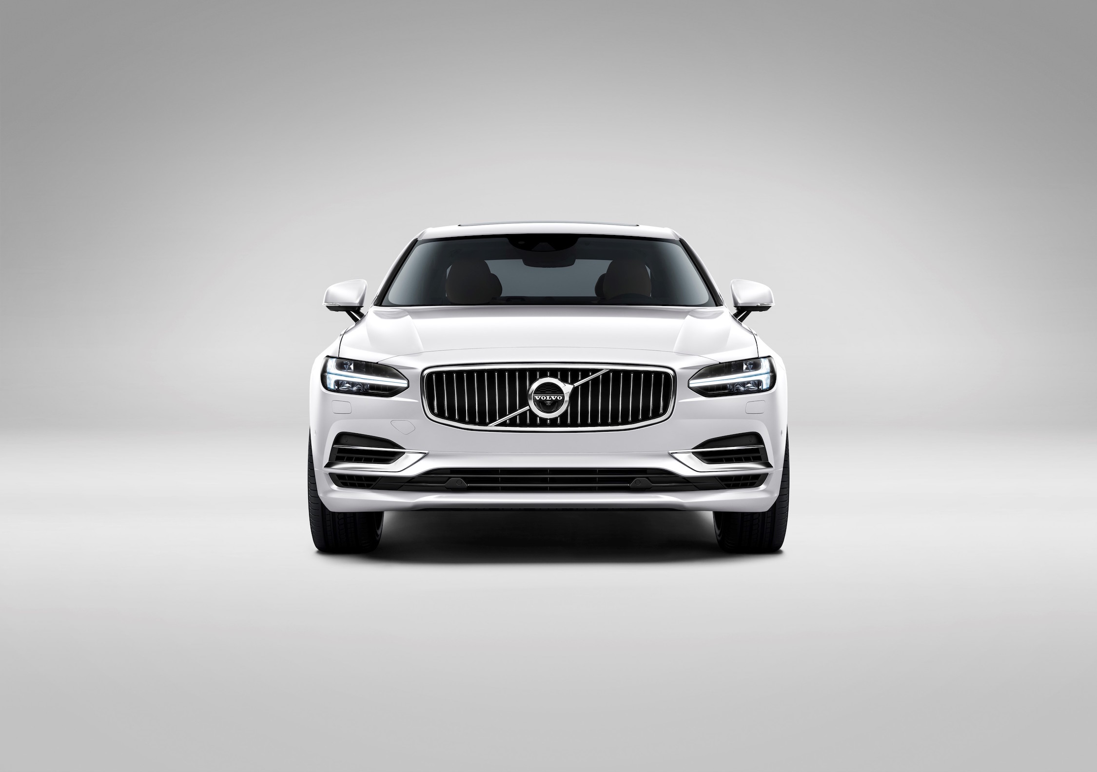 Volvo S90 T8 voorkant