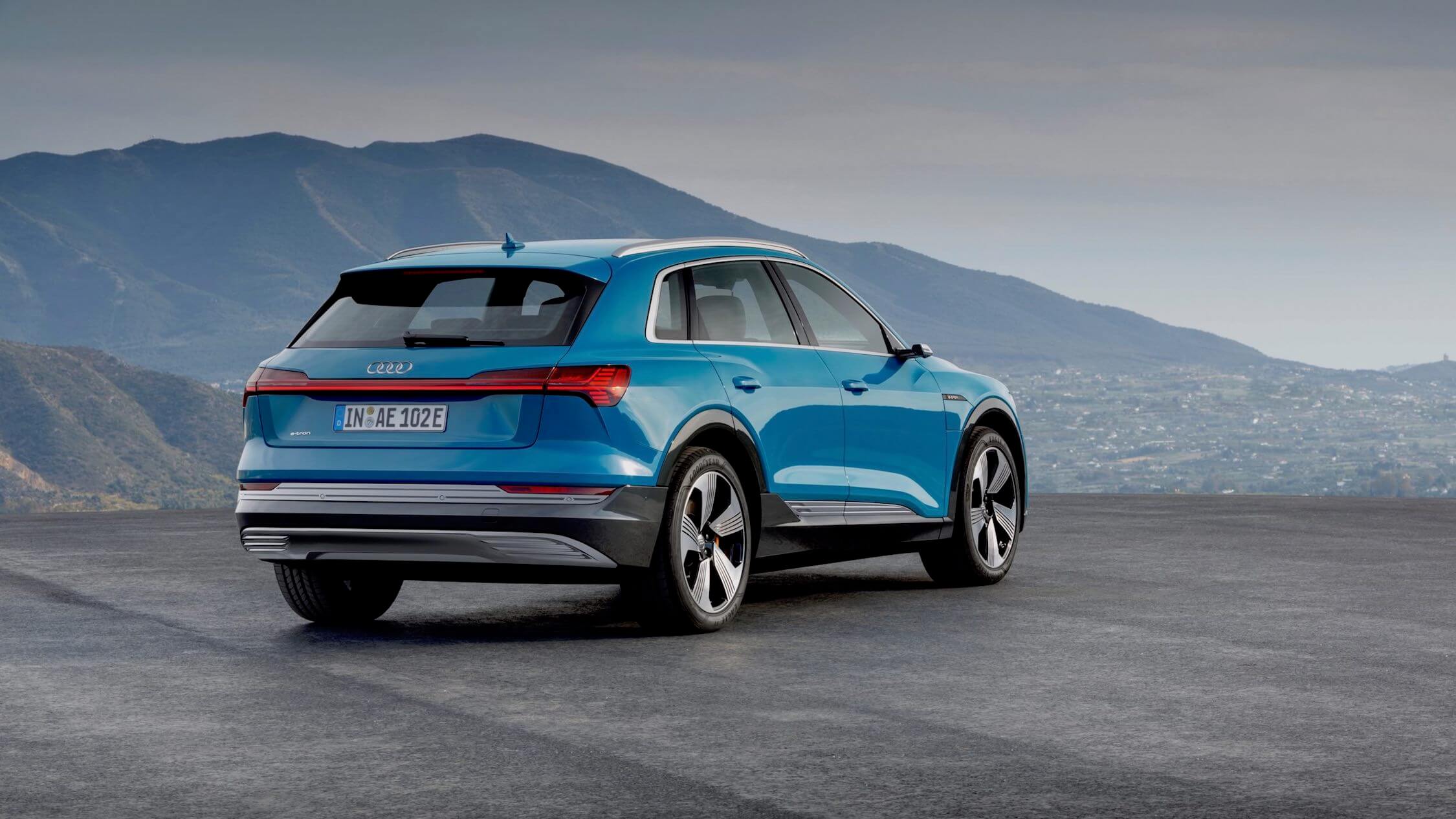 Audi e-tron blauw