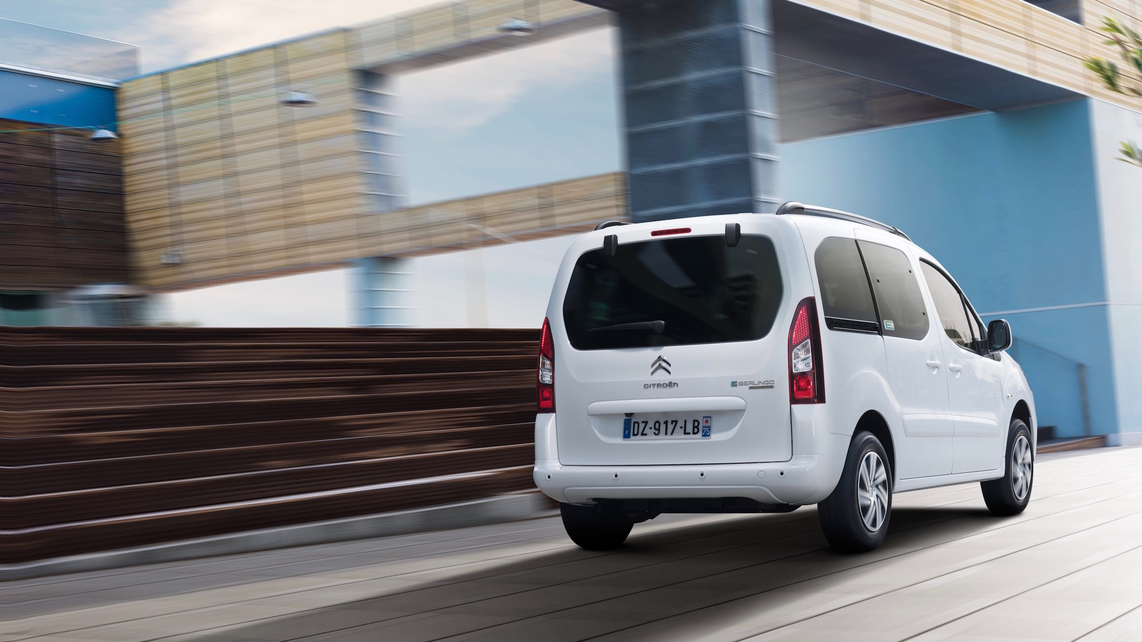 Witte Citroën e-Berlingo