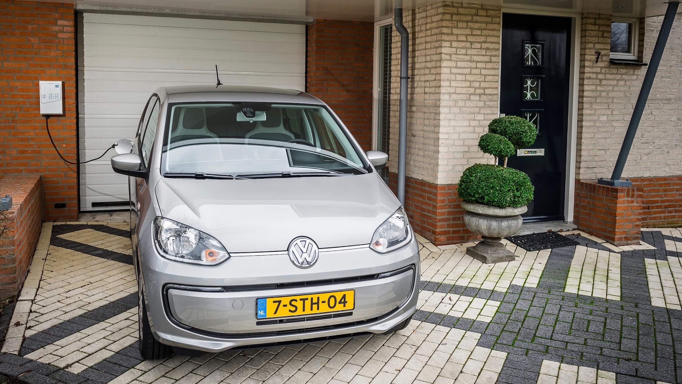 Elektrische Volkswagen e-Up opladen