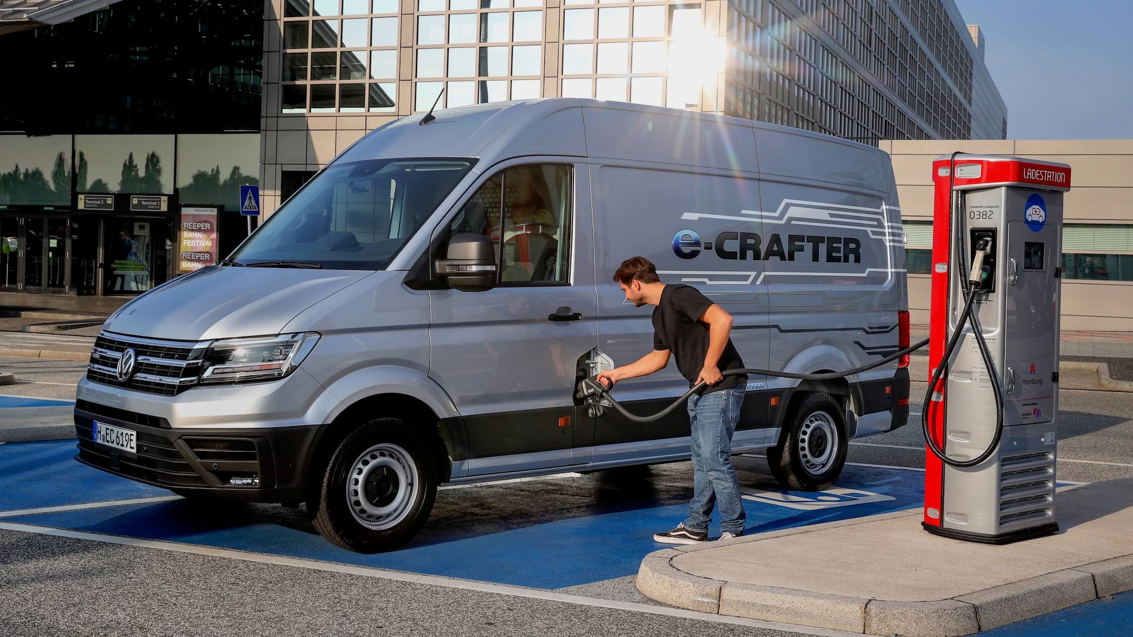 elektrische Volkswagen e Crafter opladen