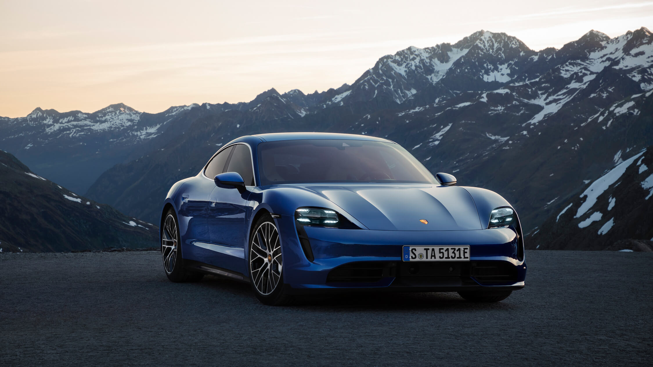 Porsche Taycan blauw