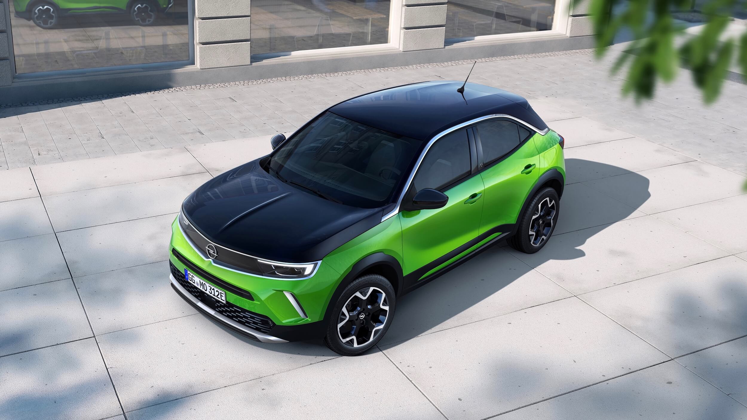 Opel Mokka e fluo groen en zwart dak