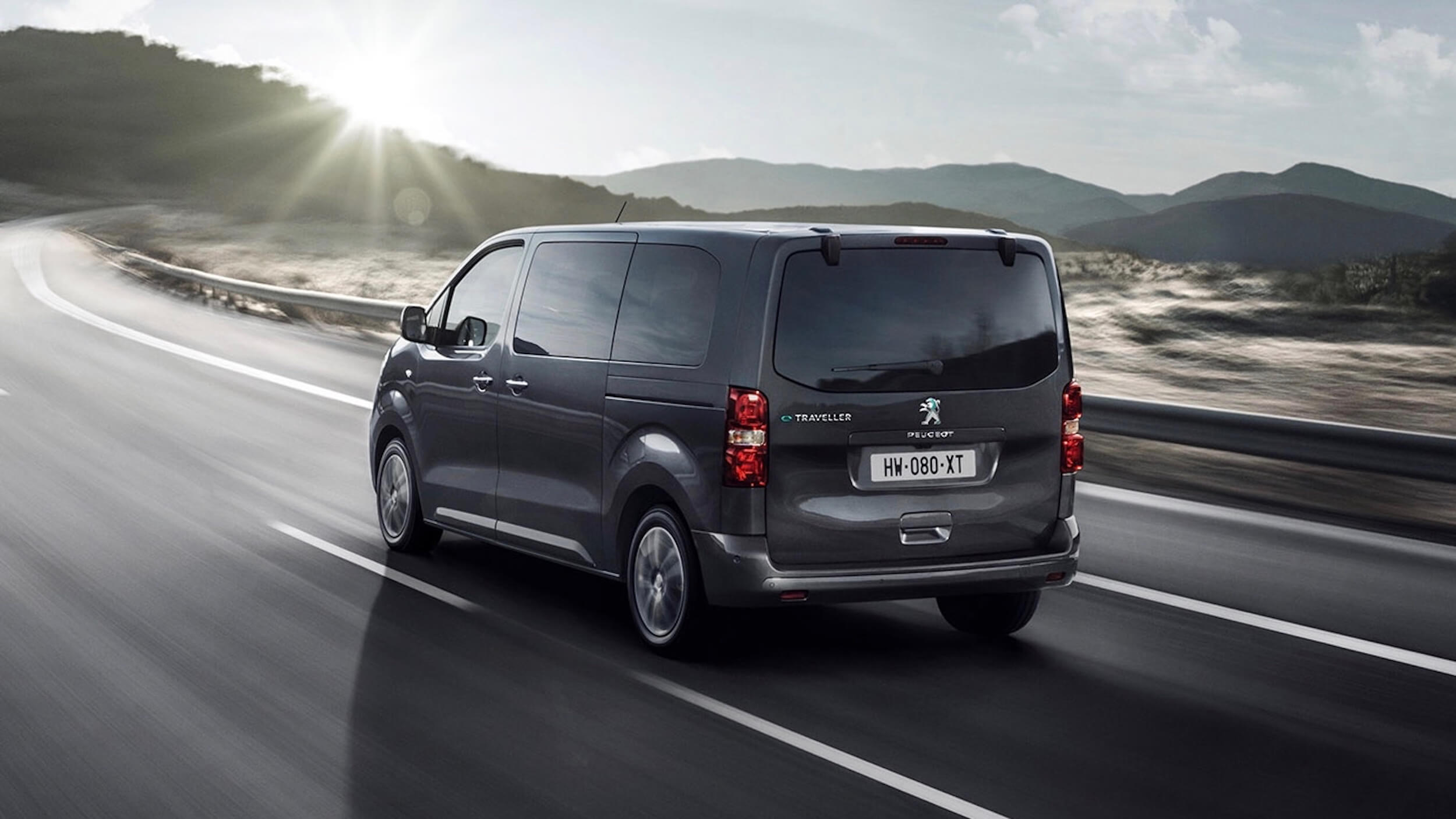 Peugeot e-Traveller achter