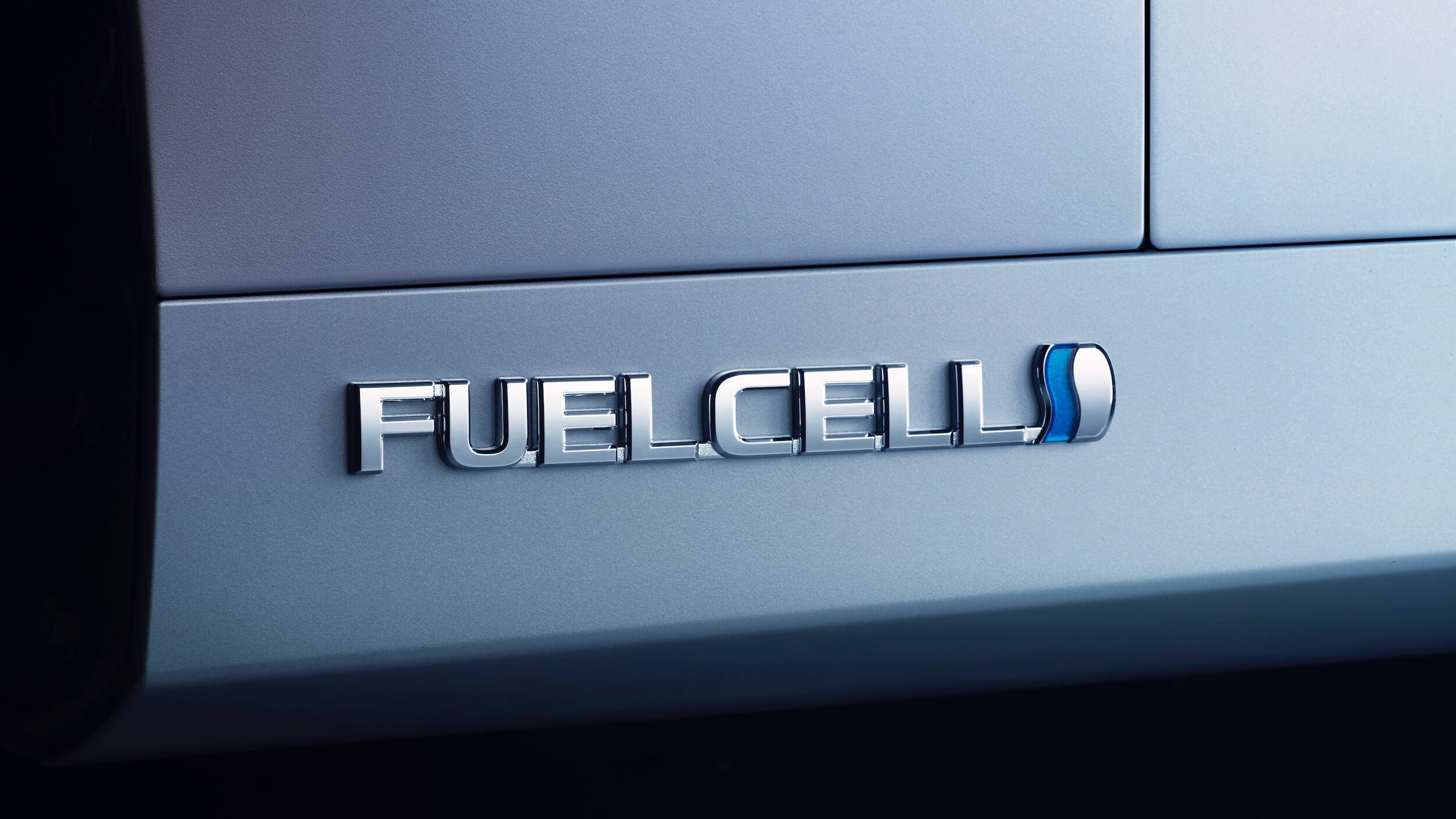 Toyota Mirai 2 fuel cell badge