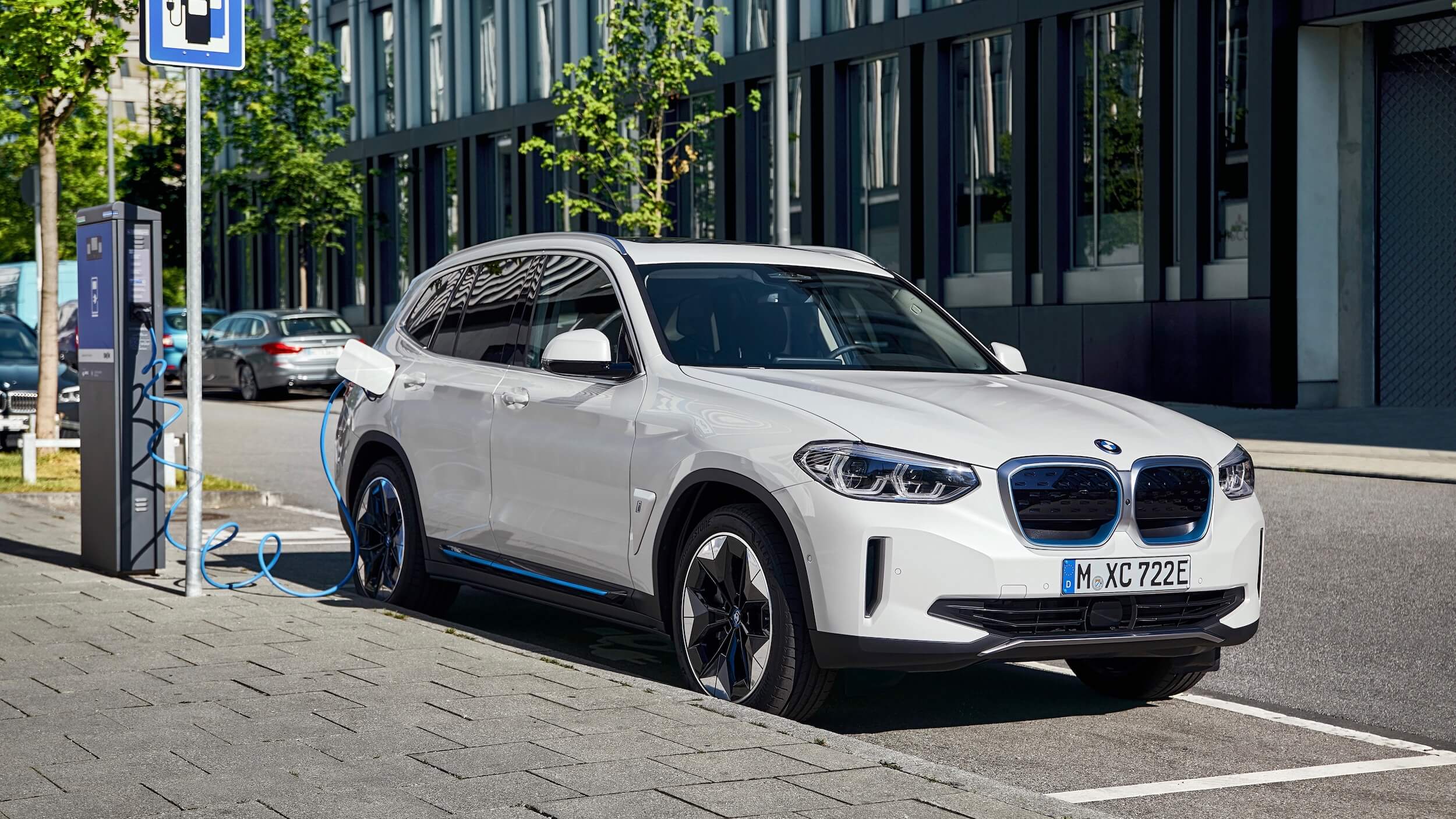 BMW iX3 opladen