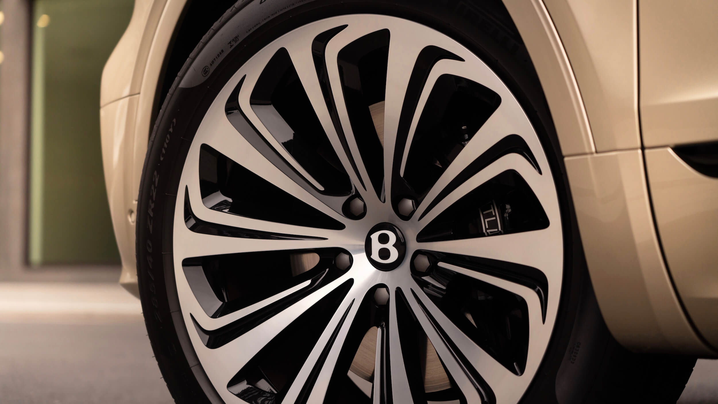 Bentley Bentayga PHEV wiel