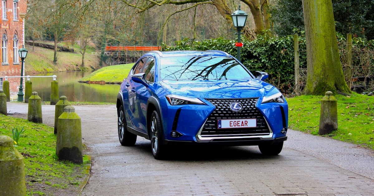 Elektrische Lexus UX 300e met EGEAR nummerplaat