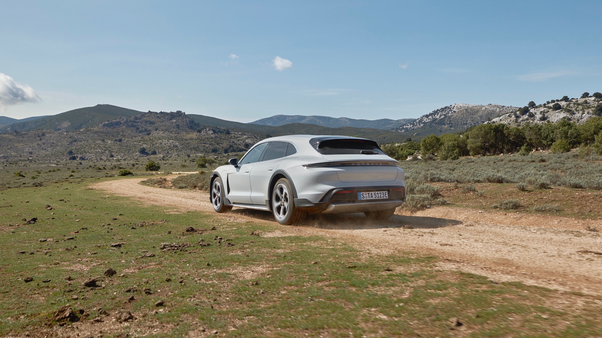 Porsche Taycan 4S Cross Turismo sand road