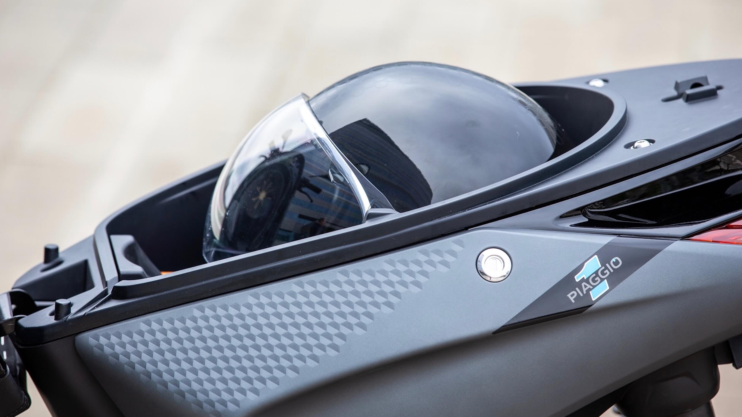Elektrische Piaggio 1 scooter 11