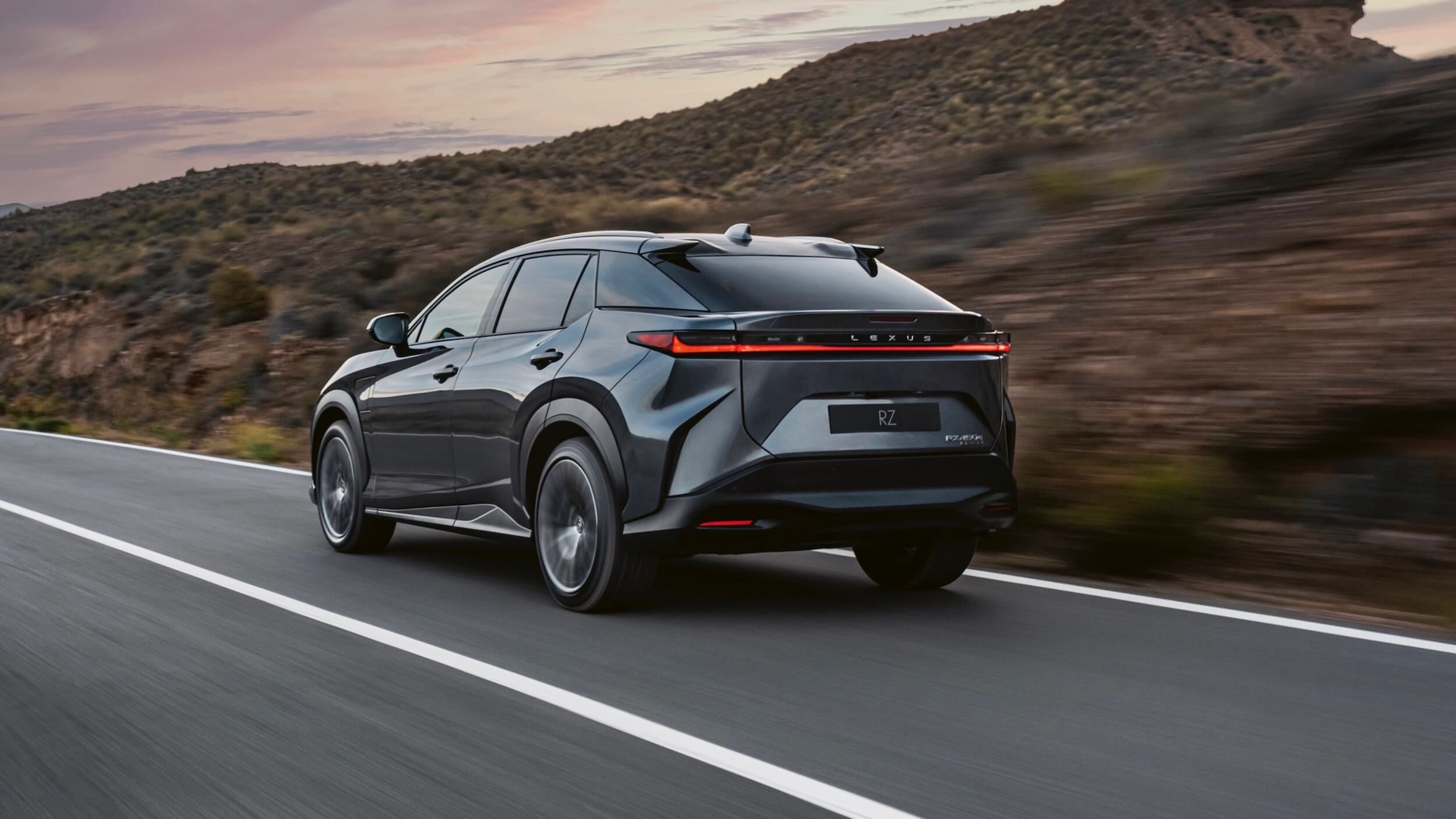 Lexus RZ 450e 2