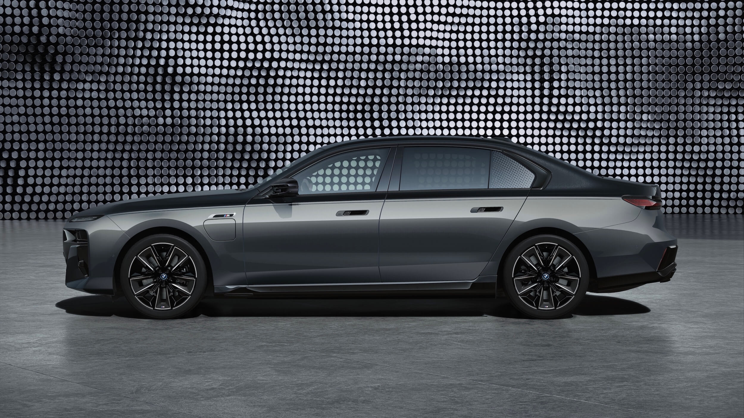 BMW M760e xDrive PHEV 2